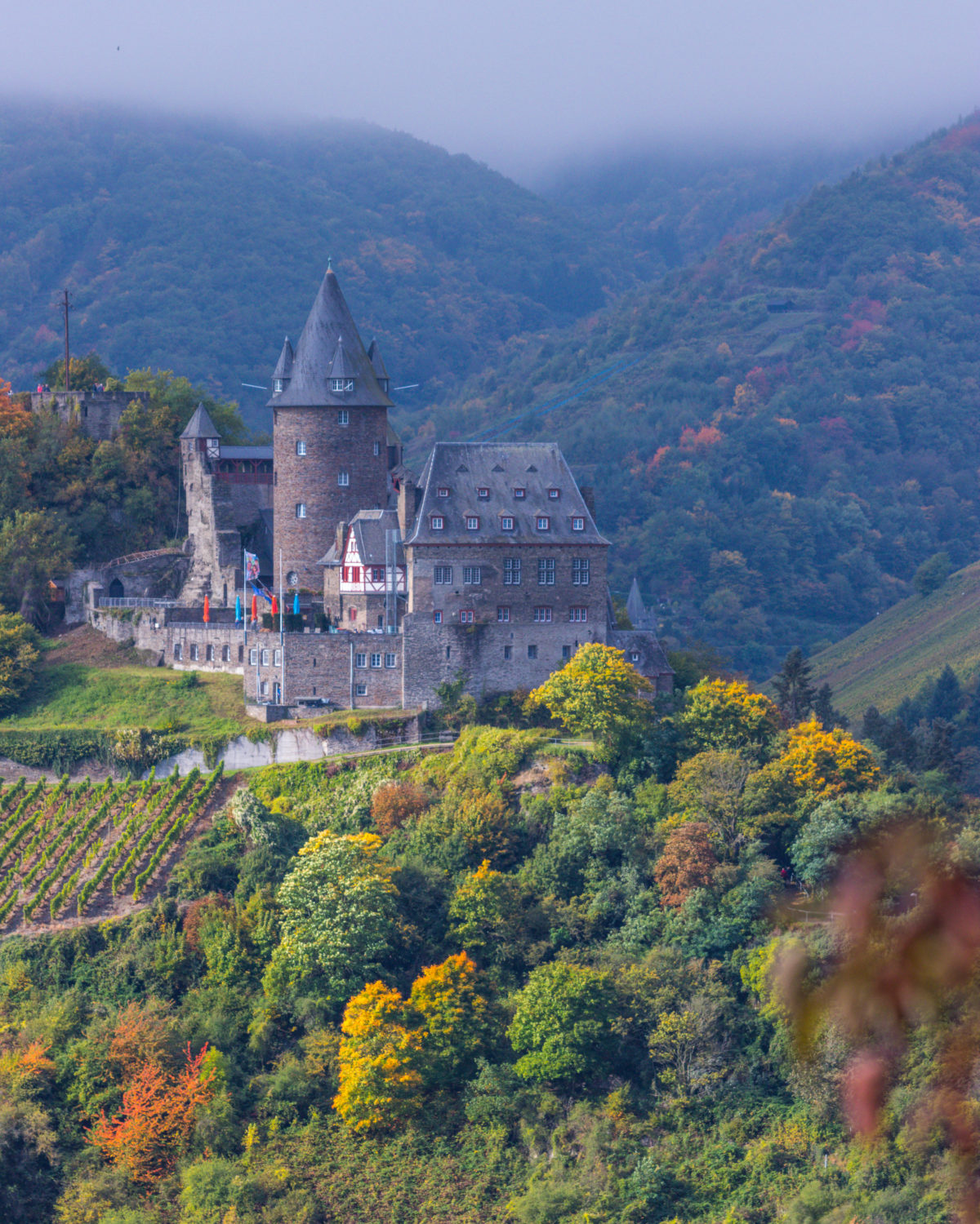 This Rhine hike offers several perspectives of multiple castles. Stahleck probably the most prominent one.