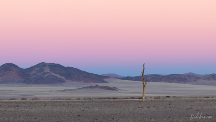As there was no chance to see sunrise in Sossusvlei, we spent a beautiful morning right in front of Le Mirage