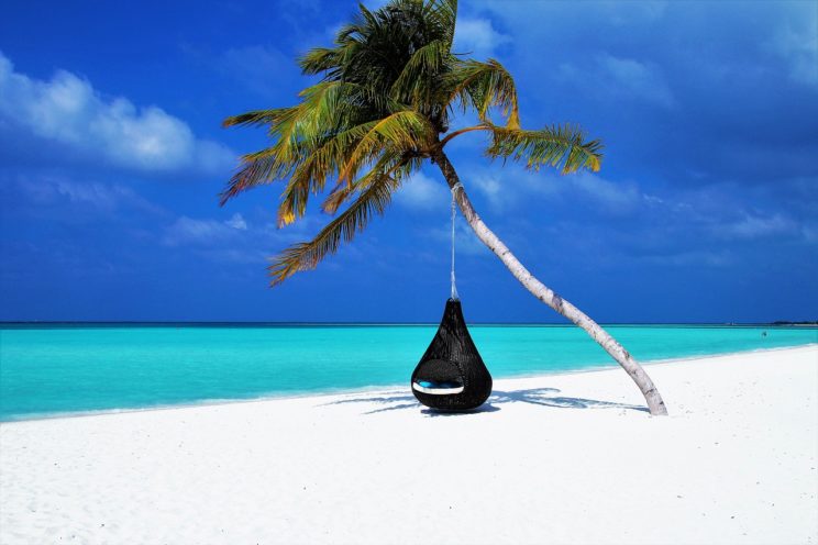 Sure you want to hang out with friends on a beach in some tropical paradise and get paid for it. Who the hell doesn't? But to get there, the way is either very hard or very shady. Credits: pasja1000, Pixabay.com