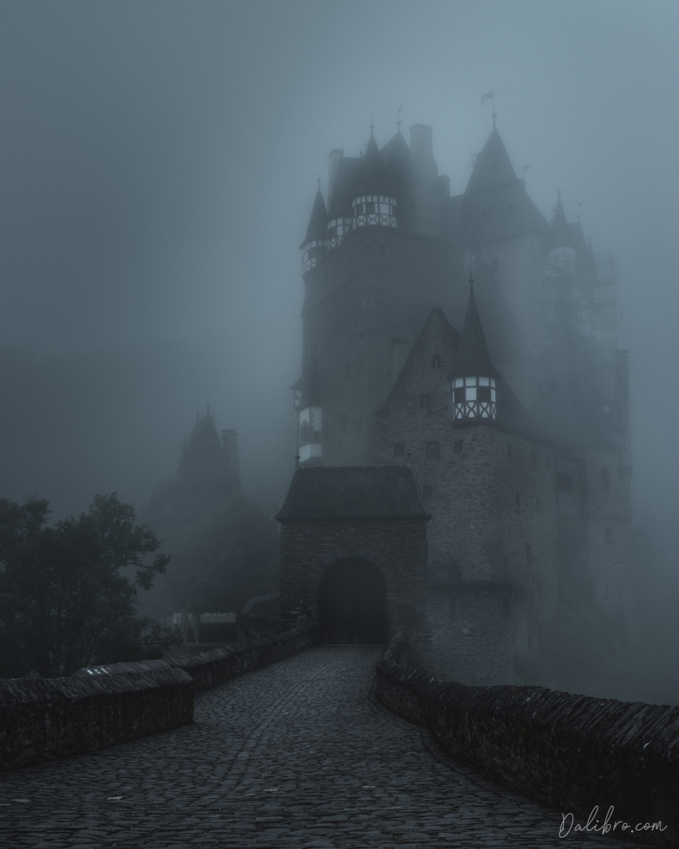 Castle Eltz - misty morning